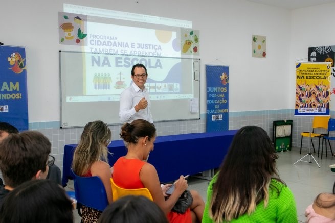 Estudantes da Escola Municipal Henrique Botelho participam de encontro sobre cidadania e justiça