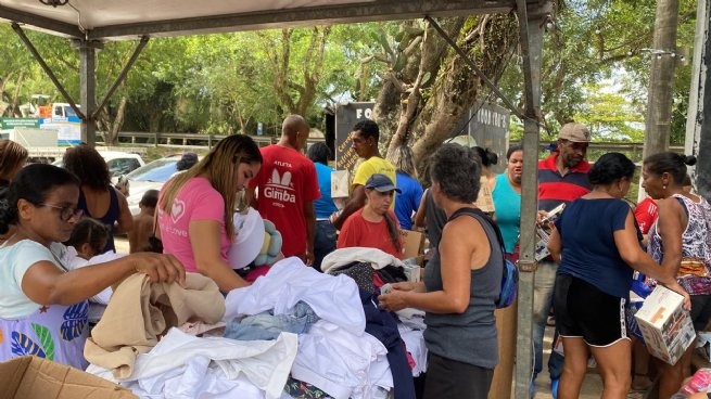 Fundo Social de São Sebastião entrega mais de 1 mil donativos na Vila Sahy