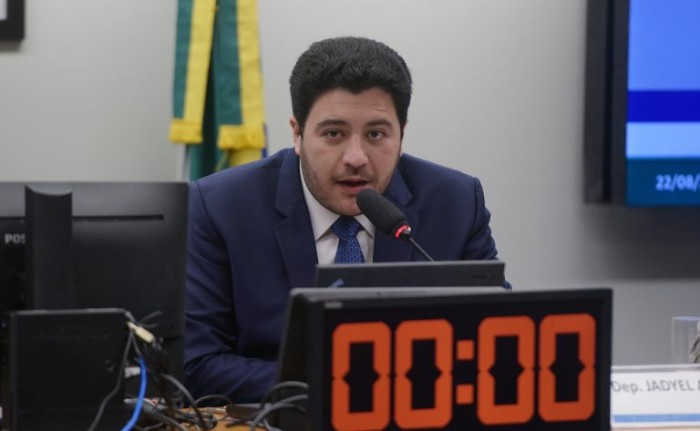 Comissão vai debater classificação de rádios comunitárias