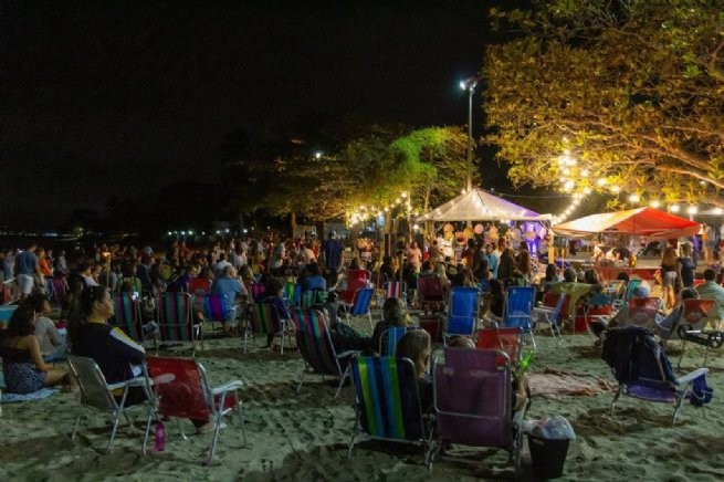 Prefeitura de São Sebastião realiza 5ª edição do Luau na praia do Arrastão