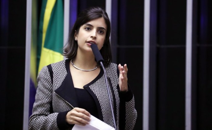 Câmara aprova prazo maior para pais e mães estudantes concluírem curso superior
