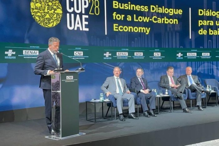 Em Dubai, Lira destaca empenho da Câmara para aprovar projetos da 