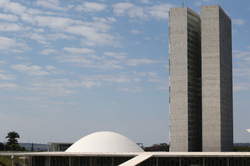 Senado aprova marco regulatório para exploração de energia em alto mar
