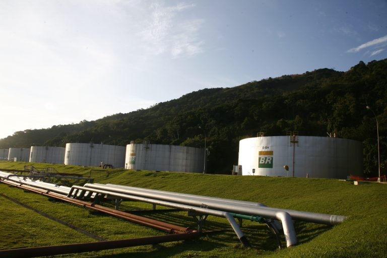 Projeto do Executivo muda regras de compartilhamento de dutos de transporte de combustíveis