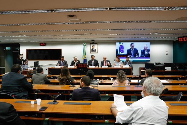 Comissão enviará ofício ao TSE alertando sobre riscos à segurança de servidores e mesários na eleição