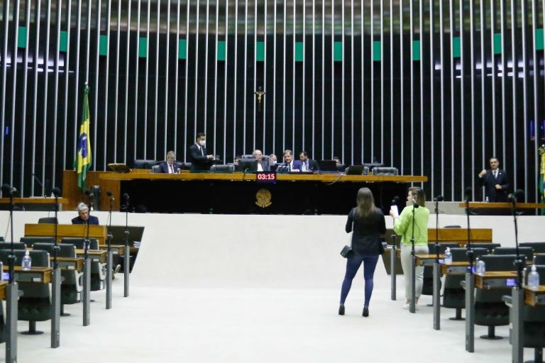 Câmara aprova urgência para projeto que cria o Dia Nacional do Cirurgião Oncológico; acompanhe
