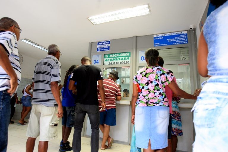 Comissão especial vai analisar permissões de serviço público com contratos firmados antes da Constituição