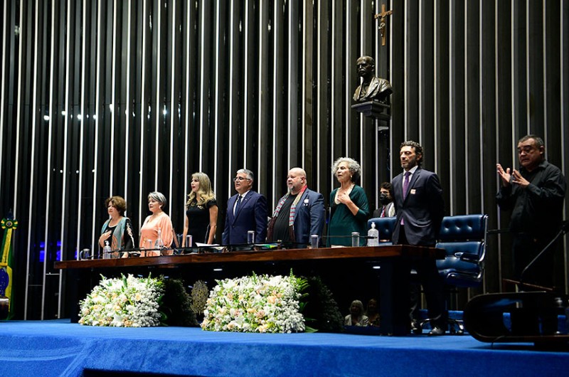 Especialistas defendem regulamentação da profissão de constelador familiar