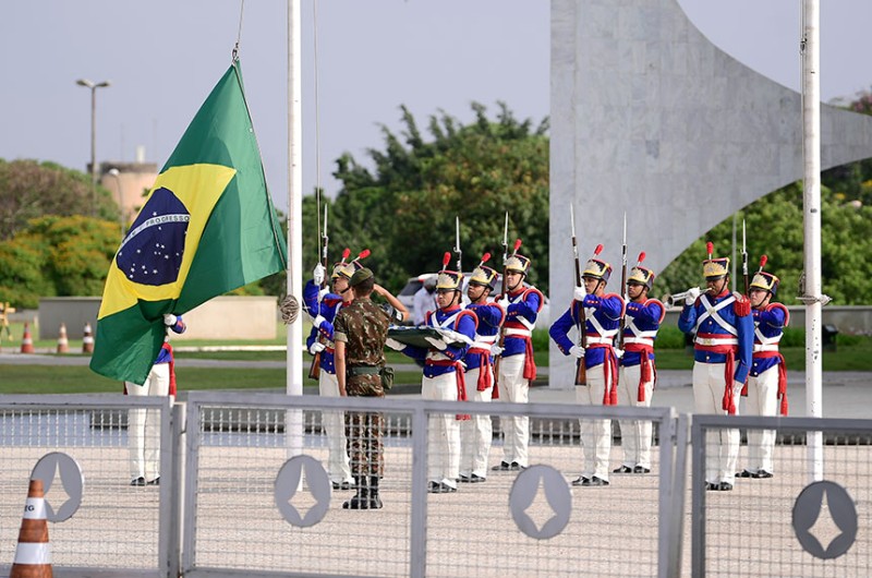 Desrespeito à Bandeira Nacional poderá ser considerado crime
