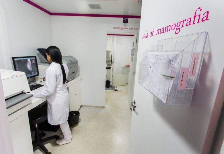 Congresso recebe nesta quarta projeções de imagens e frases sobre prevenção ao câncer de mama