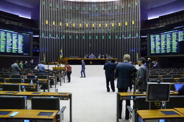 Deputados analisam MP que altera estrutura da Antaq; acompanhe