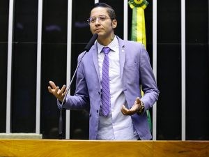 Projeto veda a contratação de vigilantes por hora e com jornada flexível