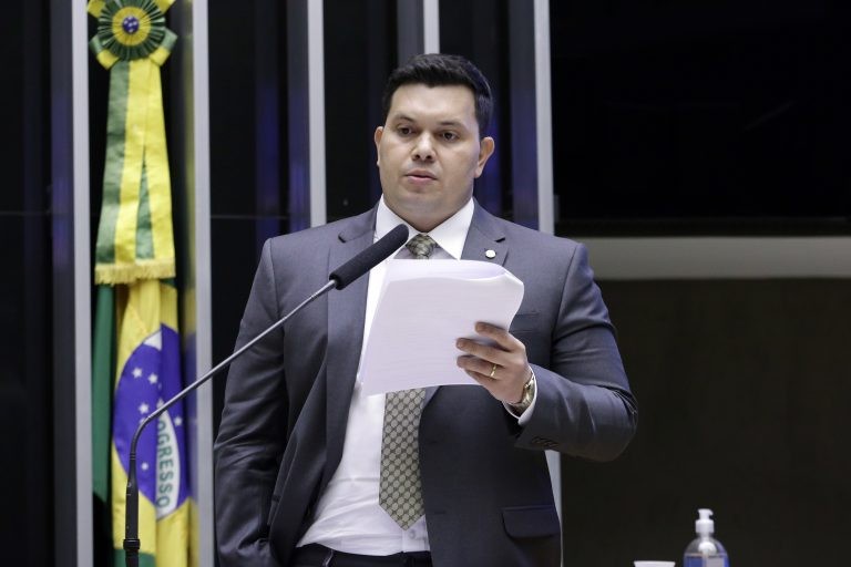 Câmara adia votações para a sessão desta terça-feira
