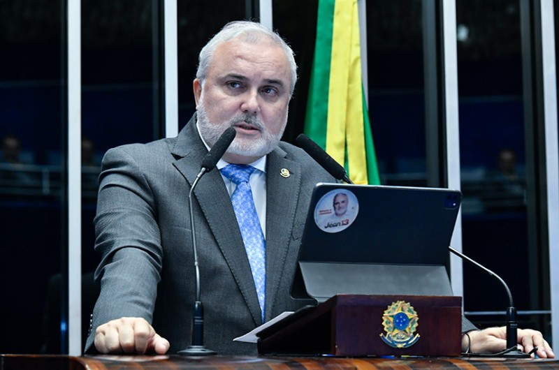 Jean Paul propõe repensar 'bezerro de ouro' do liberalismo econômico
