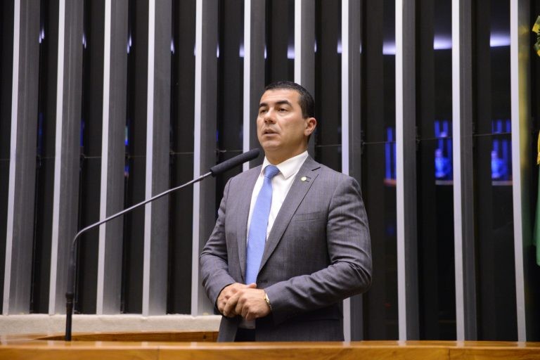 Projeto isenta de IOF a contratação de crédito e seguros por pessoa com deficiência e motorista profissional