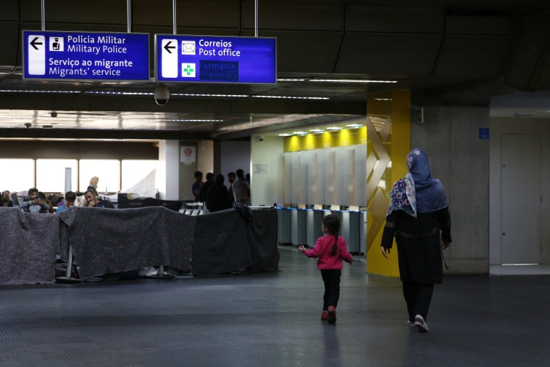 Mais de 100 afegãos continuam acampados no Aeroporto de Guarulhos
