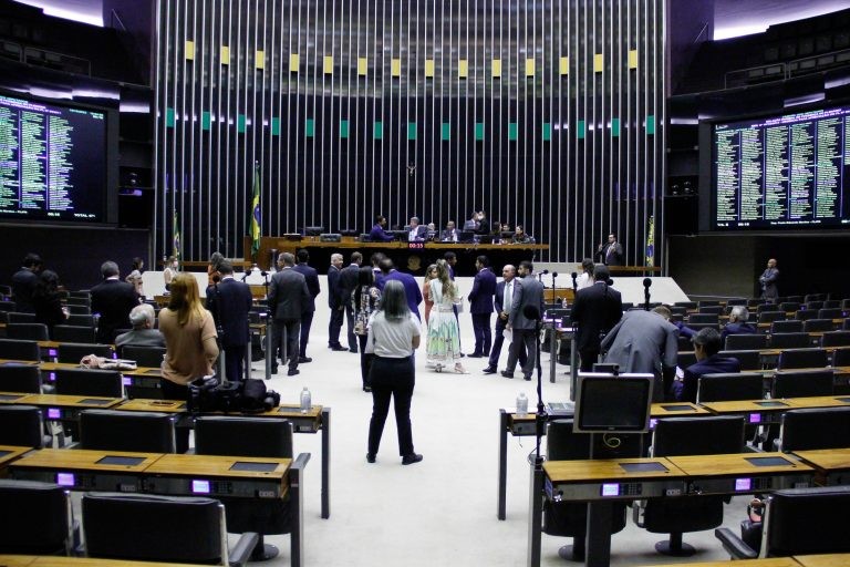 Câmara realiza sessão de votações na manhã desta terça-feira