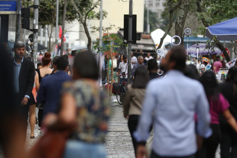 Covid-19: Brasil registra 3.883 casos e 65 mortes em 24 horas