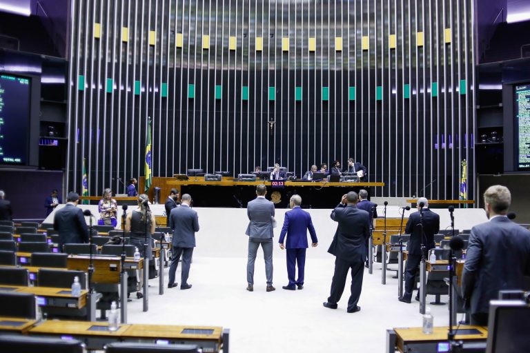 Câmara dos Deputadas realiza sessão de votação nesta segunda-feira