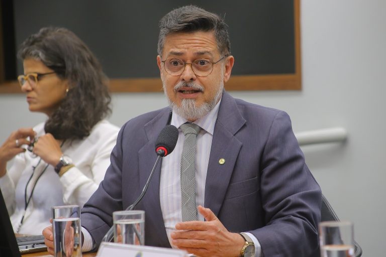 Comissão aprova prioridade para criança vítima de violência doméstica em matrícula escolar