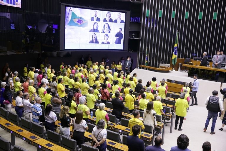 Em sessão para celebrar Dia do Idoso, deputados pedem mais atenção às políticas para a terceira idade