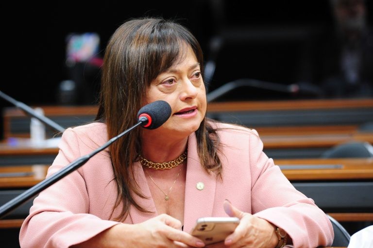 Comissão aprova projeto que proíbe retenção de recursos destinados à cultura