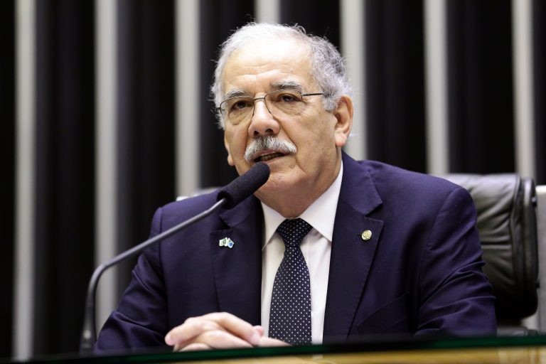 Comissão aprova projeto que permite deduzir do IR doações para entidades de saúde