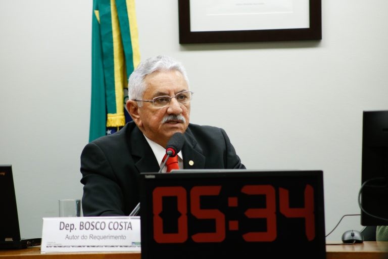 Comissão aprova projeto que aumenta multa para quem falsificar documento de trânsito