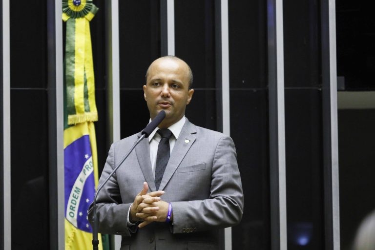 Projeto anistia crimes políticos e eleitorais cometidos após o segundo turno das eleições de 2022