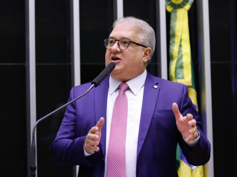 Comissão rejeita exigência de seguro para contratos entre administração pública e cooperativas de trabalho