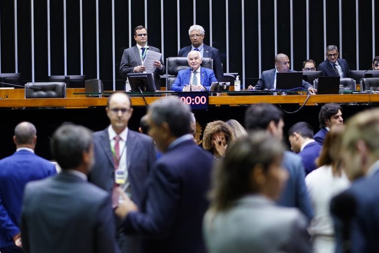 Deputados analisam política de doação de equipamentos eletrônicos de órgãos públicos; acompanhe