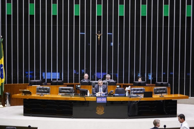 Deputados analisam projeto que regulamenta o lobby; acompanhe