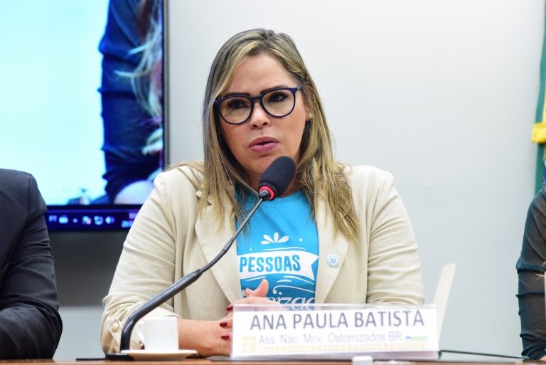Debatedores criticam descaso do sistema de saúde com pessoas ostomizadas