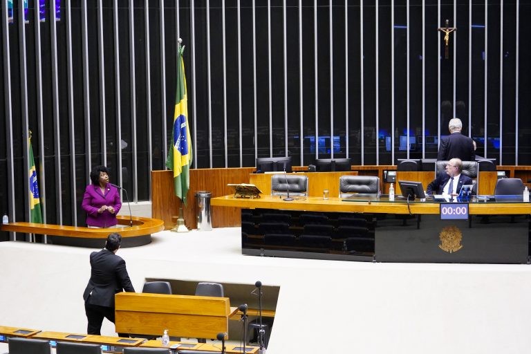 Plenário aprova dois acordos internacionais; acompanhe